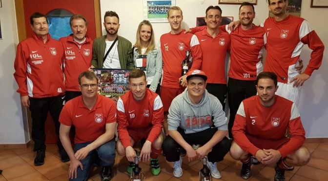 Verabschiedung von Spielern und Trainer