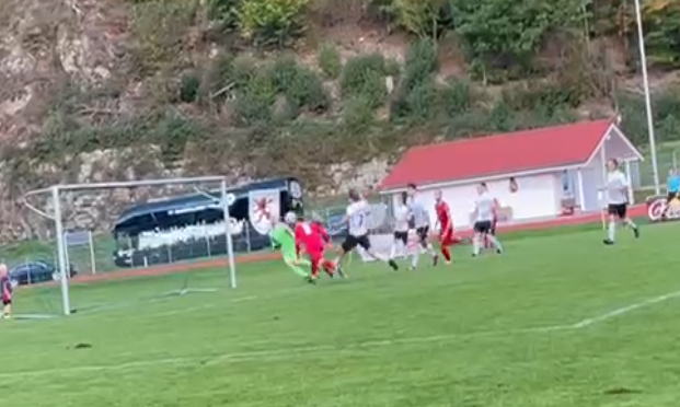 Florian Müller trifft zum 1:0 Sieg
