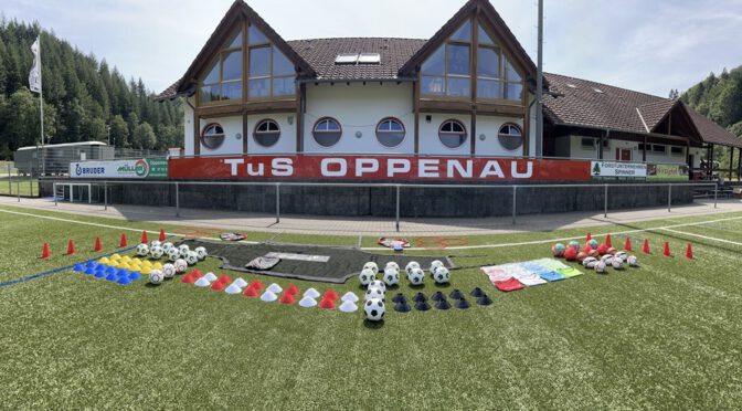 TuS erh&auml;lt TrainingsSet vom SC Freiburg f&uuml;r die Jugend